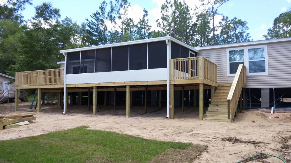 LARGE DECK AND SCREEN ROOM ATTACHED TO MOBILE HOME