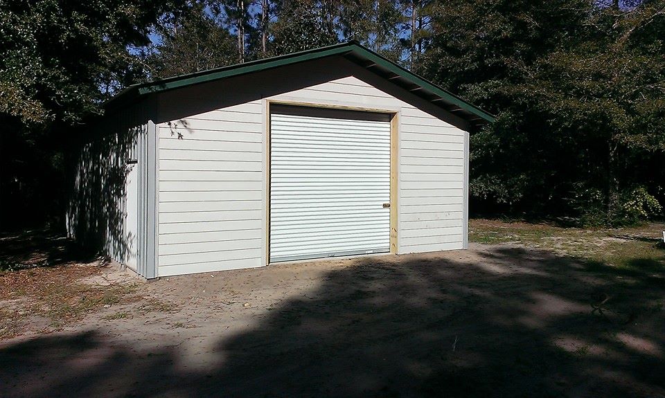 24X36 ENCLOSED POLE BARN WITH HARDY BOARD FRONT