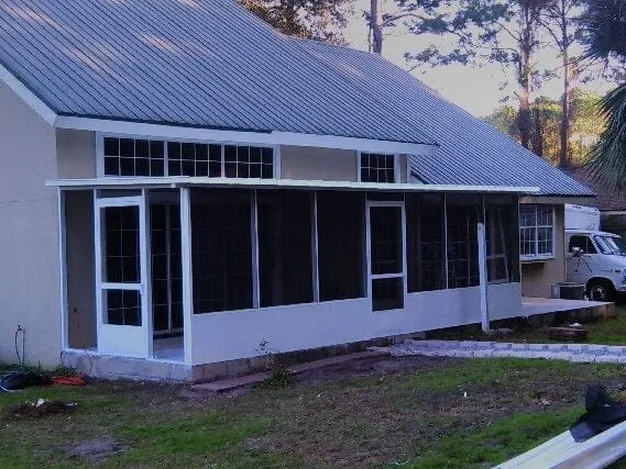 10X27 SCREEN ROOM