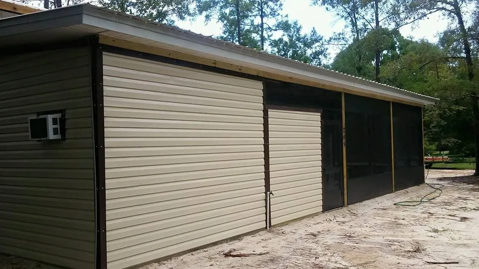 LEANER PARTIALLY ENCLOSED WITH SCREEN