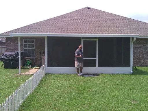 SCREEN ROOM WITH COVERED WALK WAY