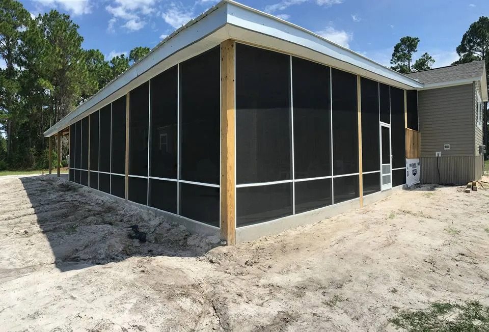 24X36 SCREEN ROOM CORNER