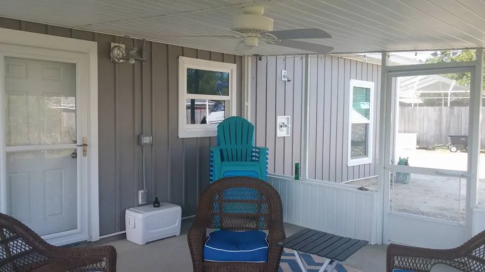 SCREEN ROOM INTERIOR