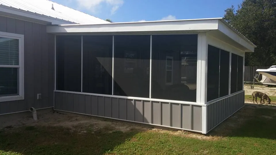SCREEN ROOM WITH BOARD AND BATTEN BOTTOM PANEL