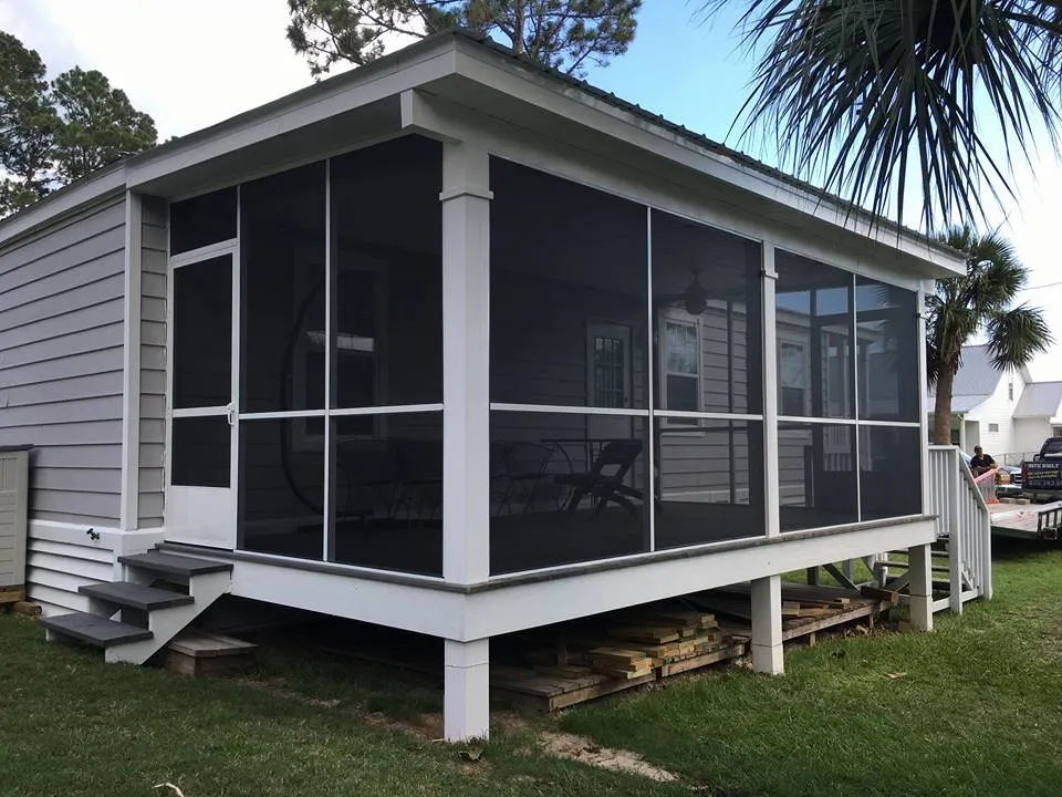 10X20 SCREEN ROOM DOOR ON EACH END