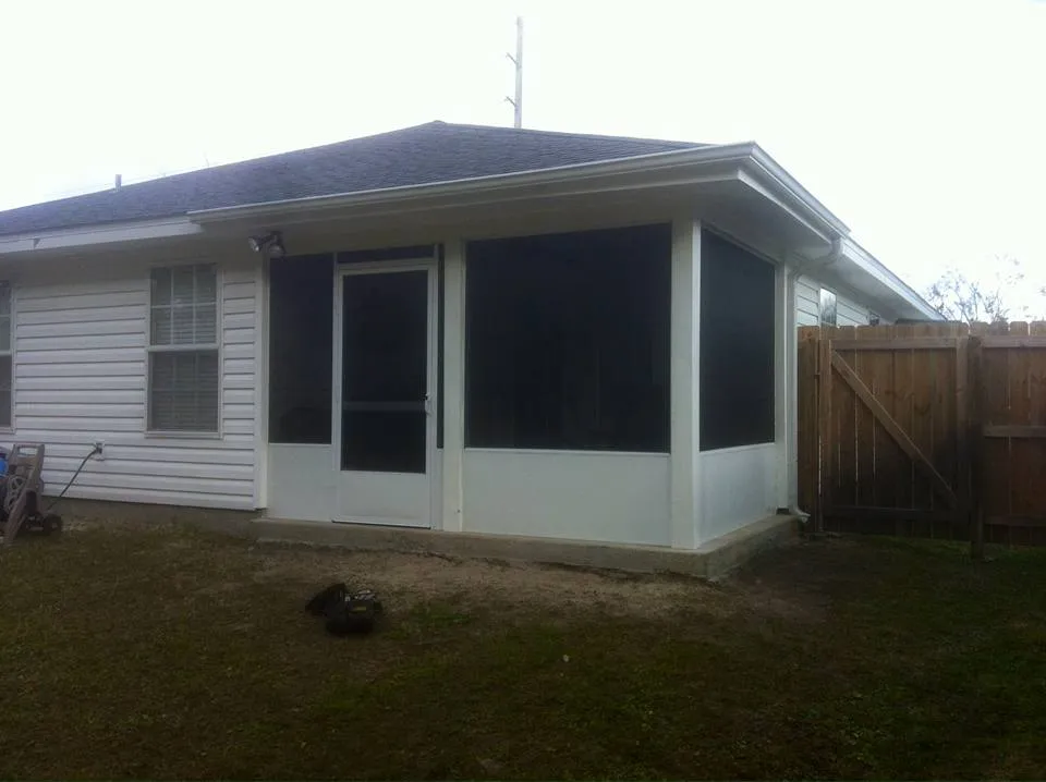 6X10 SCREEN ROOM ATTACHED