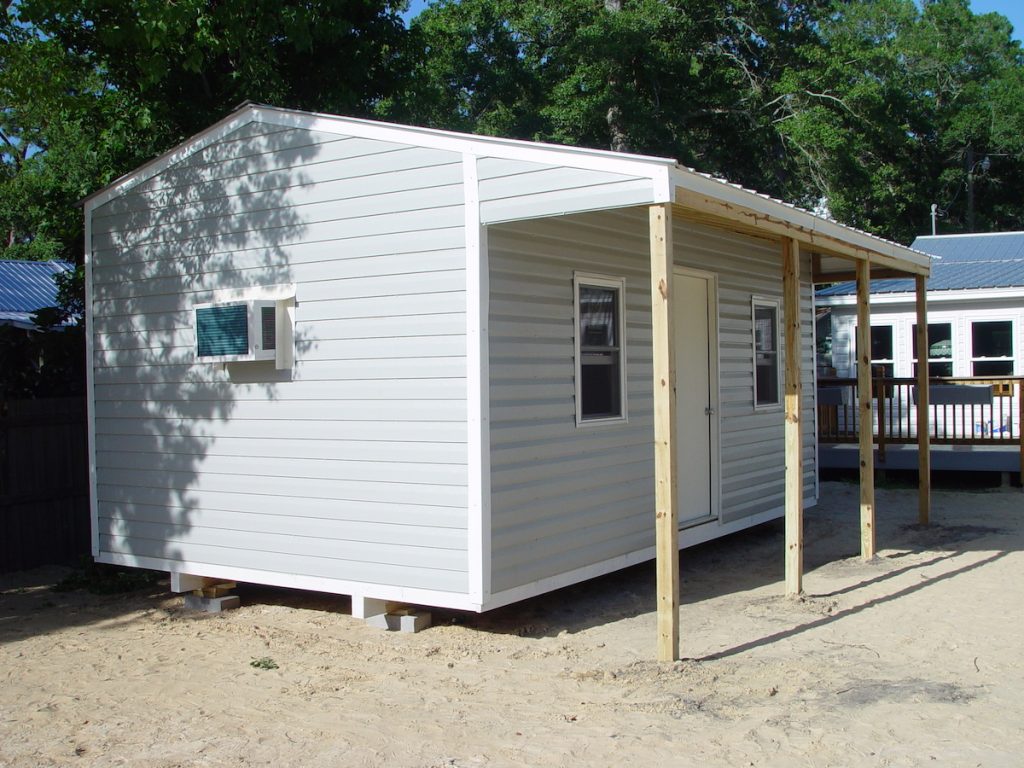 8X20 PORTABLE BUILDING WITH 4X20 OVERHANG
