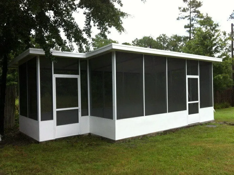 WHITE CUSTOM SCREEN ROOM