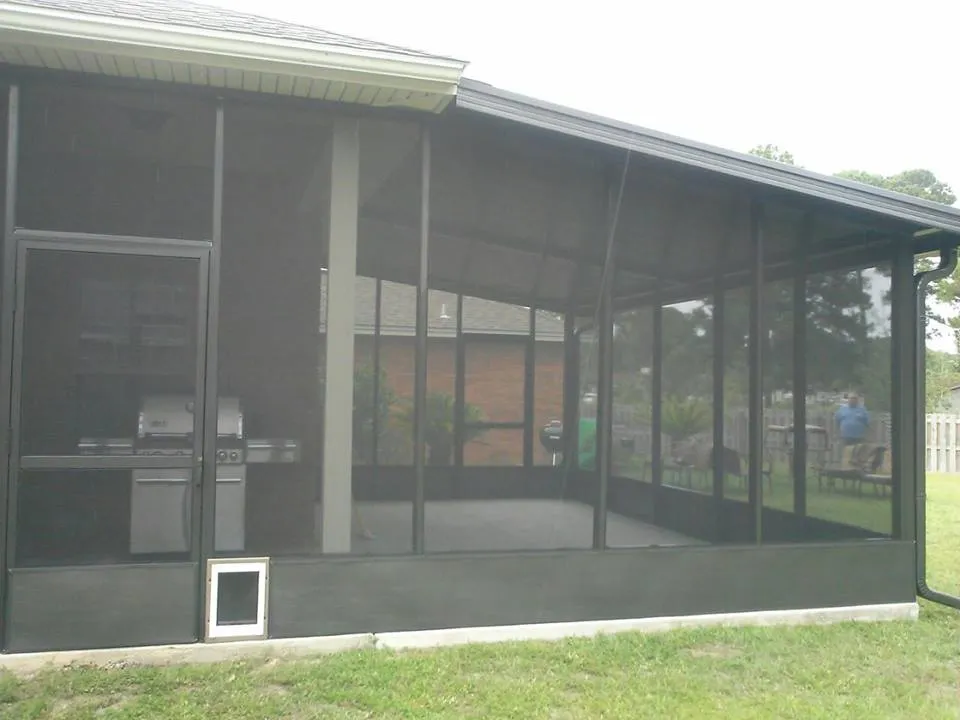 SCREEN ROOM WITH DOG DOOR