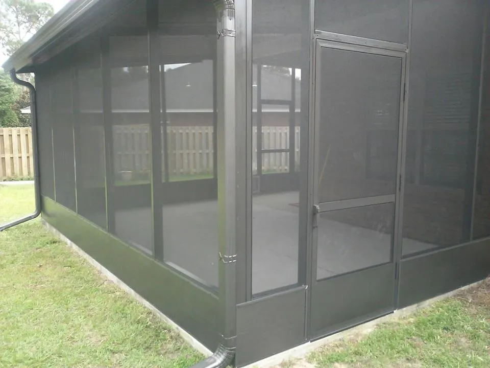 ATTACHED BRONZE SCREEN ROOM