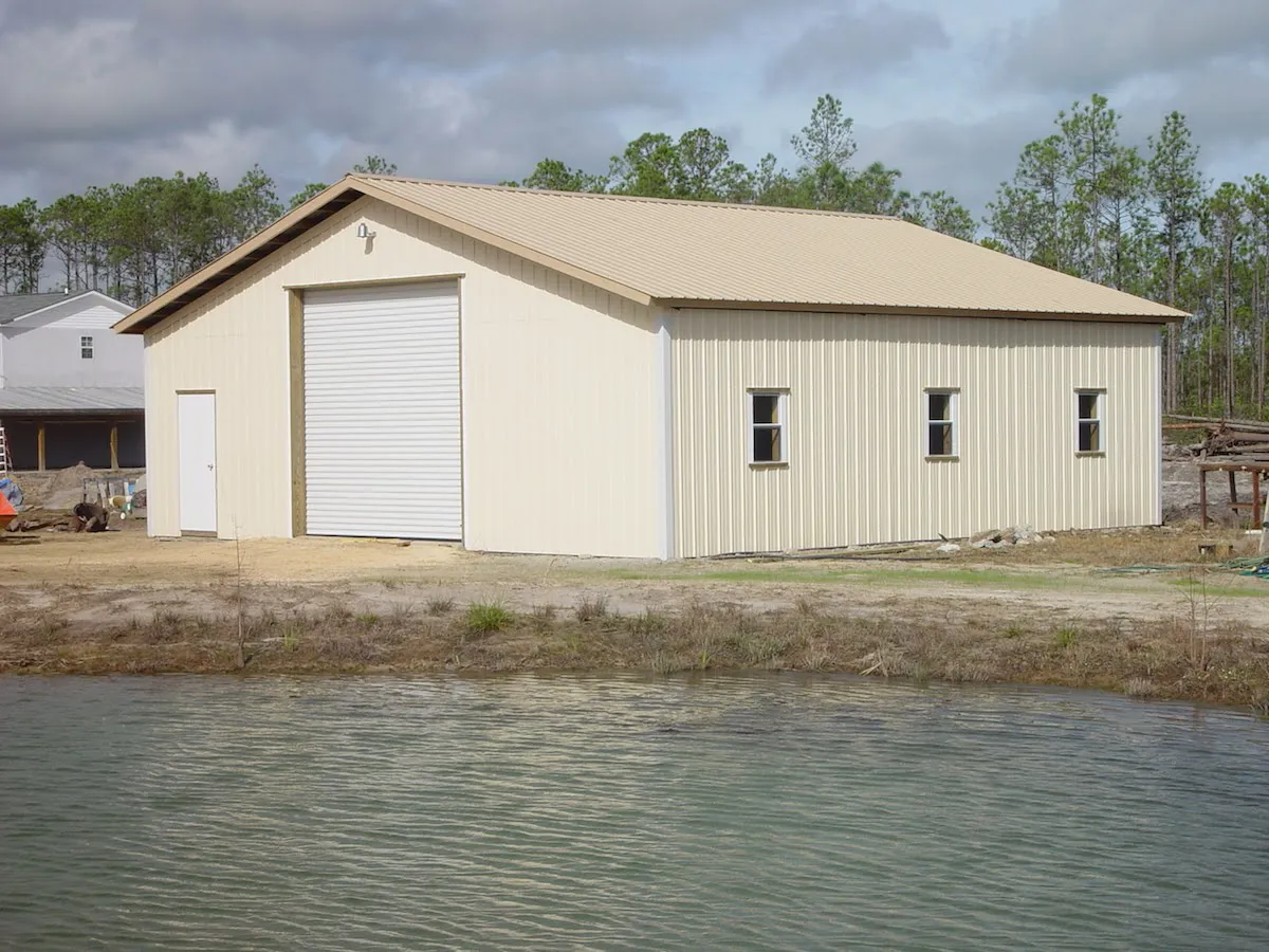 36X48X10 ENCLOSED POLE BARN