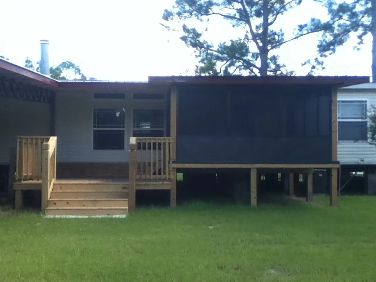 SCREEN ROOM BACK VIEW