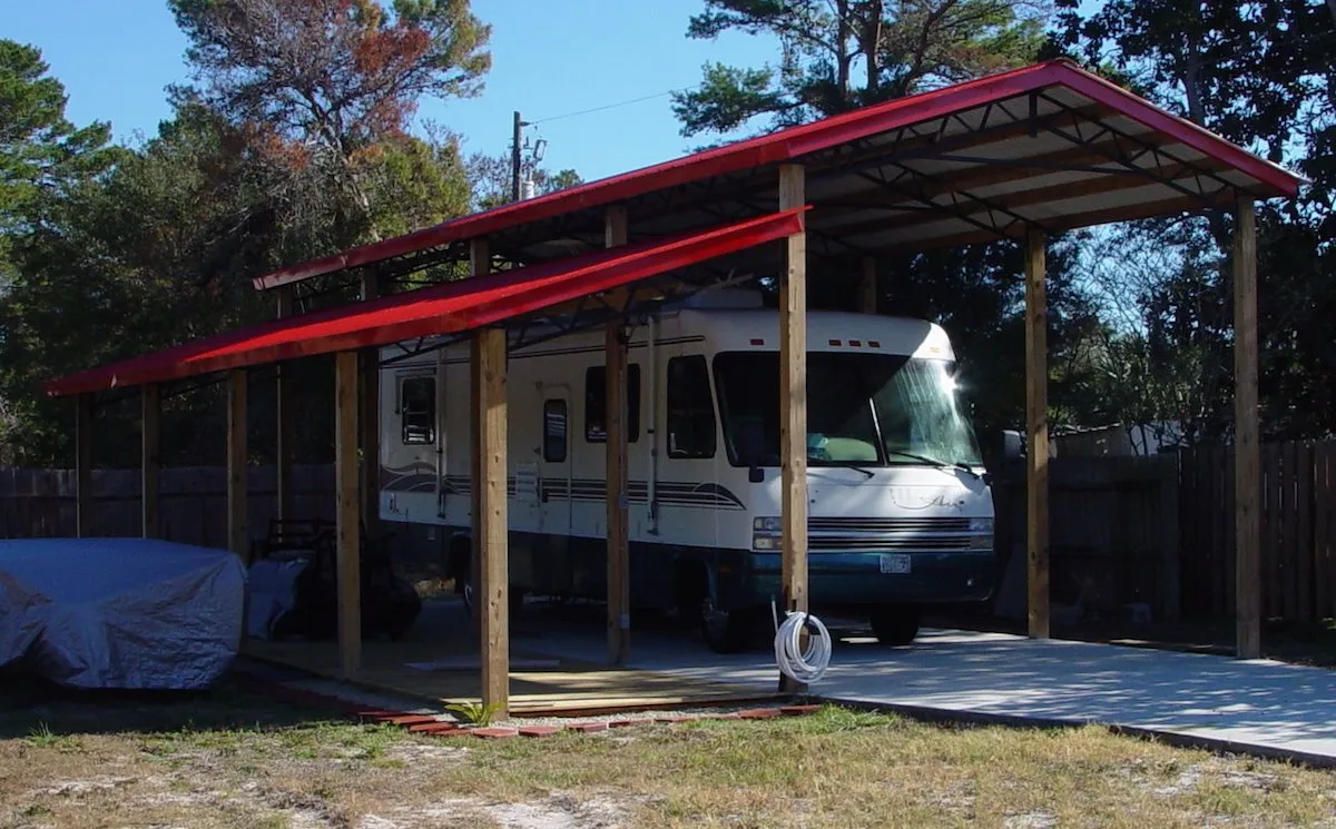RV COVER WITH LEANER